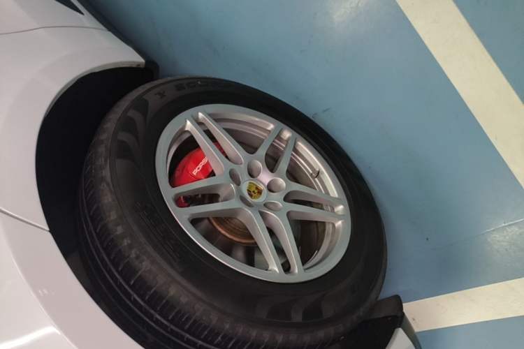Used Porsche Macan 2018 Macan 2.0T Left Front Wheel Hub