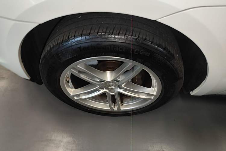 Used Porsche Macan 2018 Macan 2.0T Left Front Wheel Hub