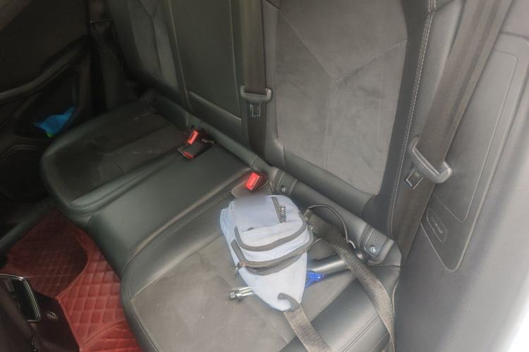 Used Porsche Macan 2018 Macan 2.0T Left Rear Seat