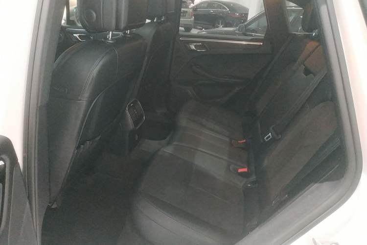 Used Porsche Macan 2018 Macan 2.0T Left Rear Seat