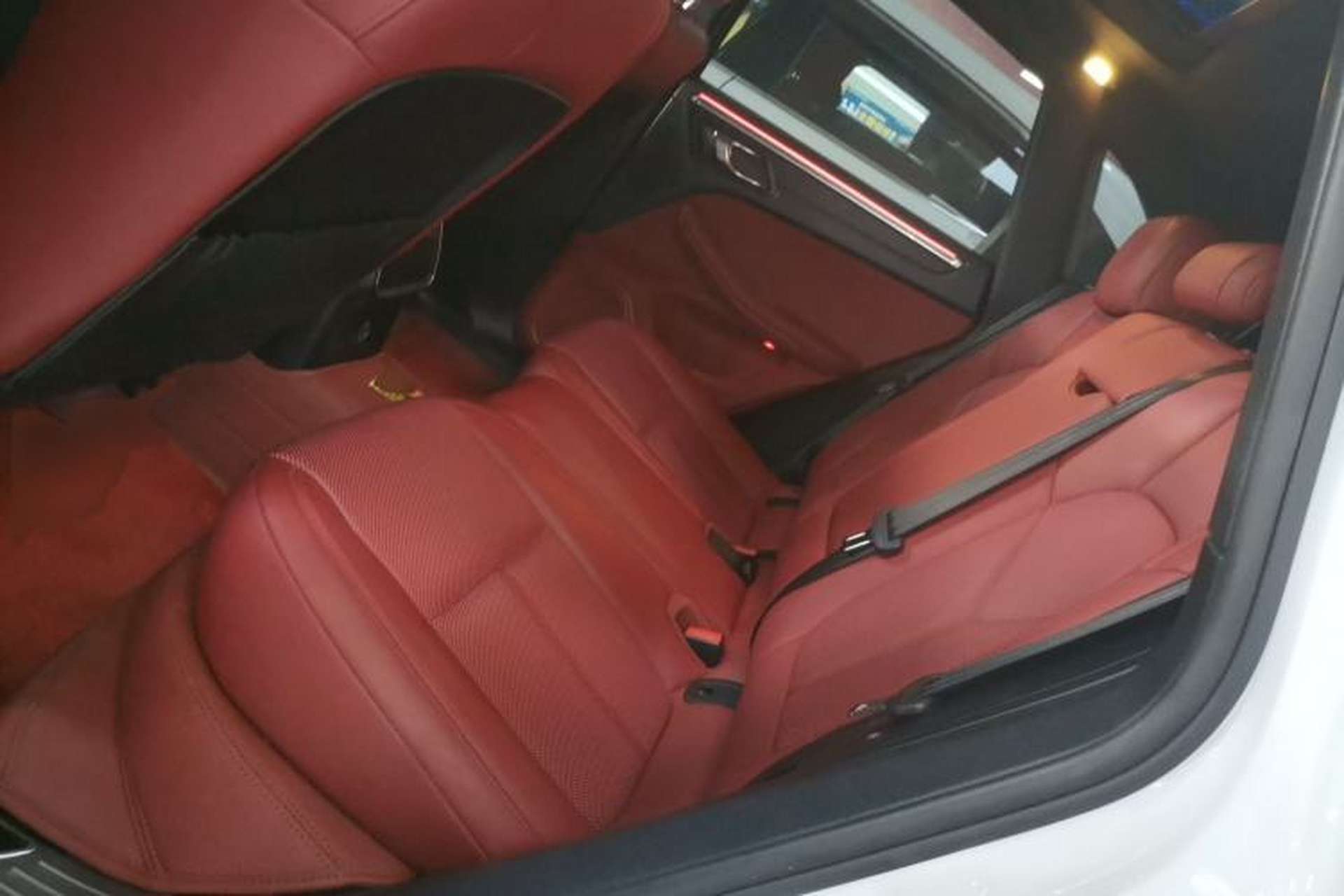 Used Porsche Macan 2018 Macan 2.0T Left Rear Seat