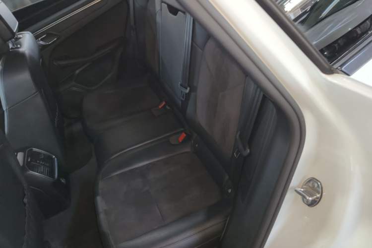 Used Porsche Macan 2018 Macan 2.0T Left Rear Seat
