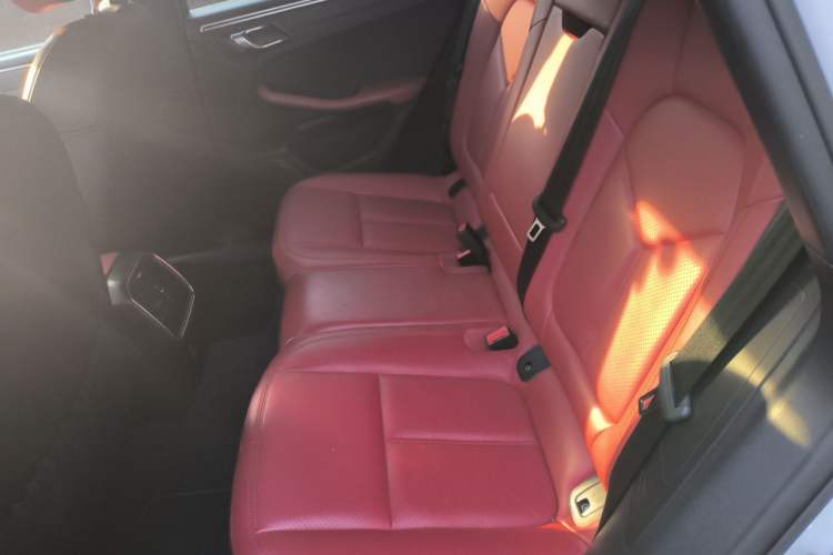Used Porsche Macan 2018 Macan 2.0T Left Rear Seat
