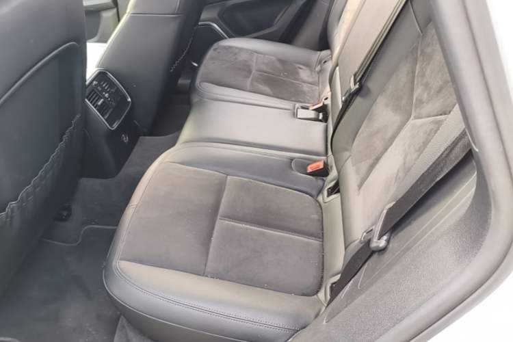 Used Porsche Macan 2018 Macan 2.0T Left Rear Seat