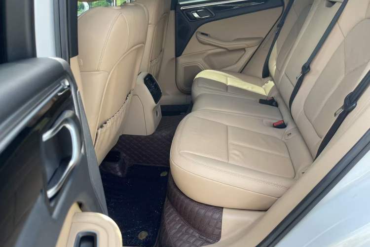 Used Porsche Macan 2018 Macan 2.0T Left Rear Seat