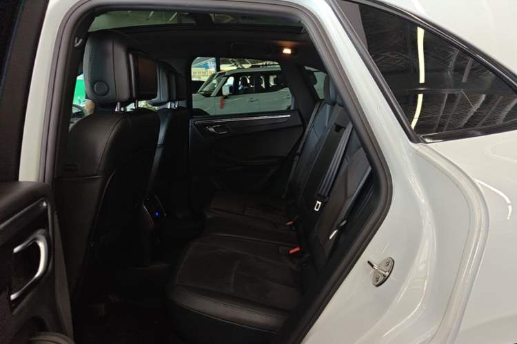 Used Porsche Macan 2018 Macan 2.0T Left Rear Seat