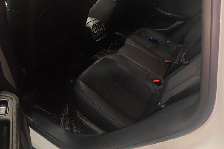 Used Porsche Macan 2018 Macan 2.0T Left Rear Seat