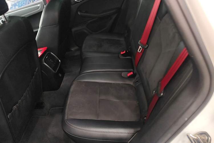 Used Porsche Macan 2018 Macan 2.0T Left Rear Seat