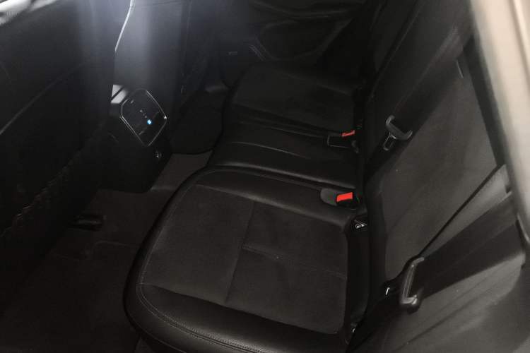 Used Porsche Macan 2018 Macan 2.0T Left Rear Seat