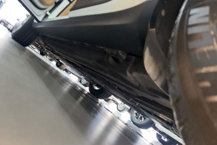 Used Porsche Macan 2018 Macan 2.0T Left Side Sill