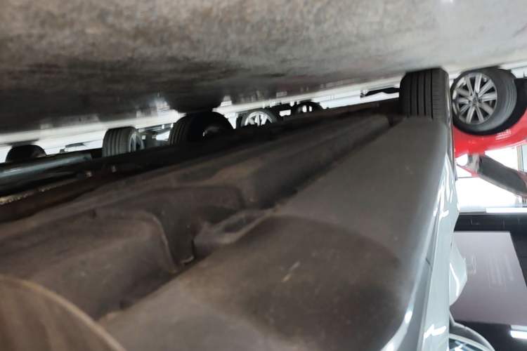 Used Porsche Macan 2018 Macan 2.0T Left Side Sill