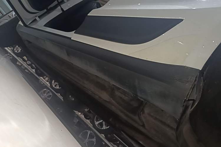 Used Porsche Macan 2018 Macan 2.0T Left Side Sill