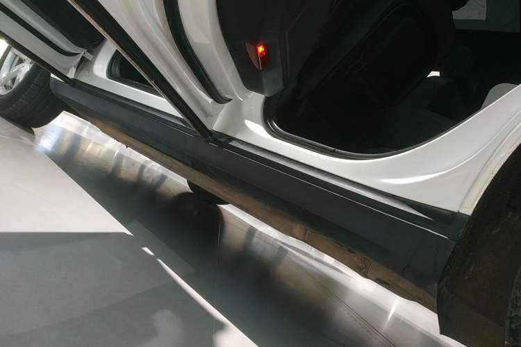 Used Porsche Macan 2018 Macan 2.0T Left Side Sill