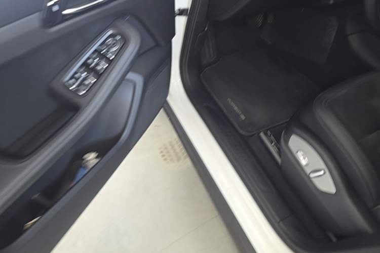 Used Porsche Macan 2018 Macan 2.0T Left Side Sill