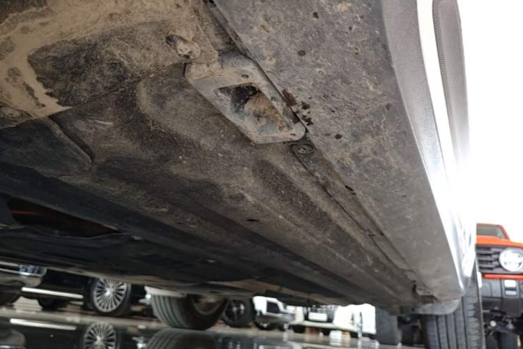 Used Porsche Macan 2018 Macan 2.0T Left Side Sill