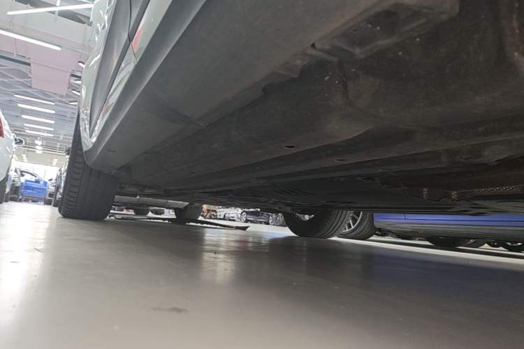 Used Porsche Macan 2018 Macan 2.0T Left Side Sill