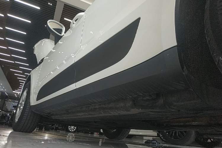 Used Porsche Macan 2018 Macan 2.0T Left Side Sill