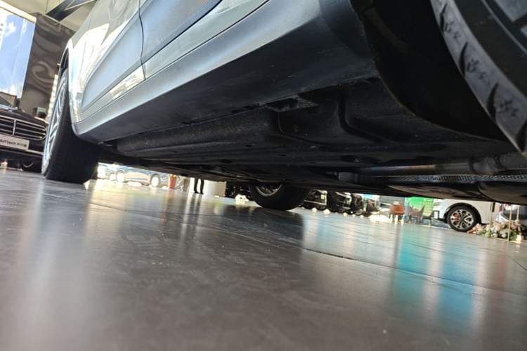 Used Porsche Macan 2018 Macan 2.0T Left Side Sill