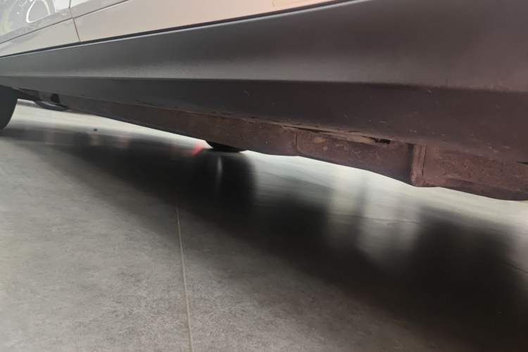 Used Porsche Macan 2018 Macan 2.0T Left Side Sill