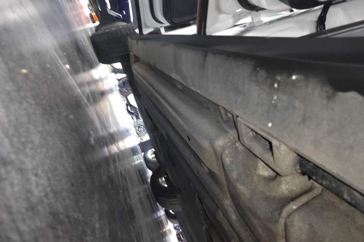 Used Porsche Macan 2018 Macan 2.0T Left Side Sill