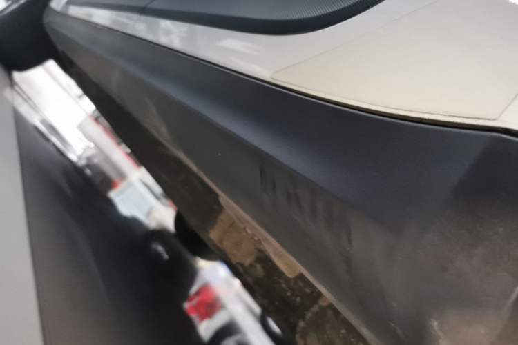 Used Porsche Macan 2018 Macan 2.0T Left Side Sill