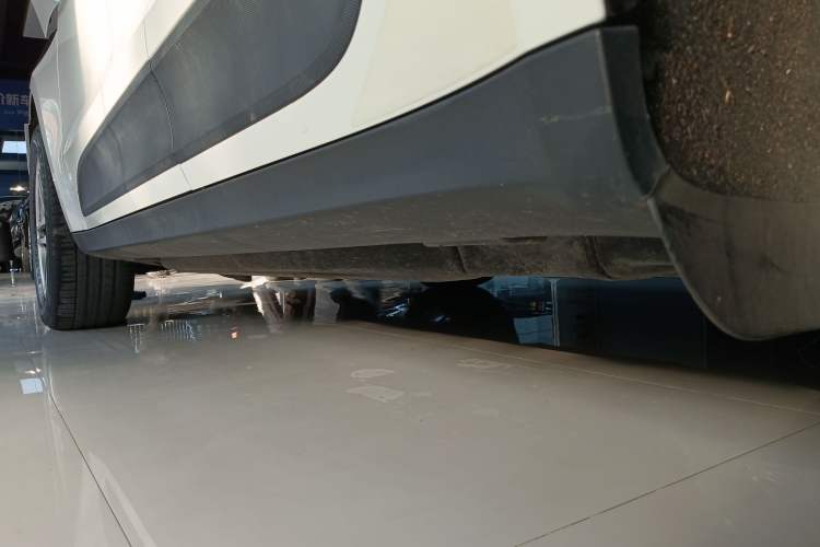 Used Porsche Macan 2018 Macan 2.0T Left Side Sill