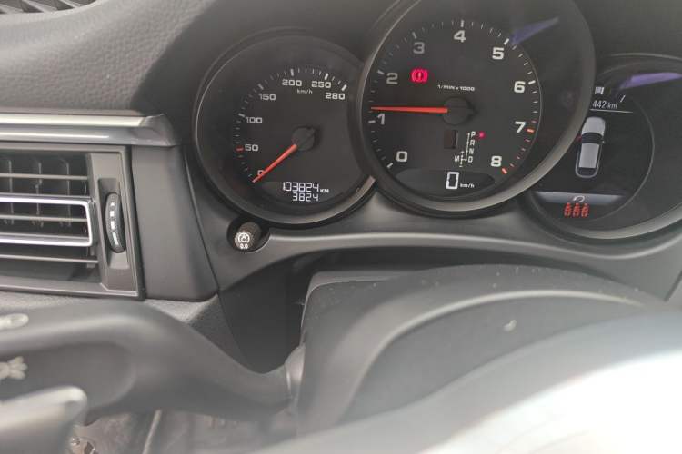 Used Porsche Macan 2018 Macan 2.0T Odometer Close Up