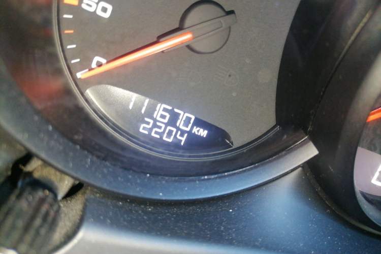 Used Porsche Macan 2018 Macan 2.0T Odometer Close Up