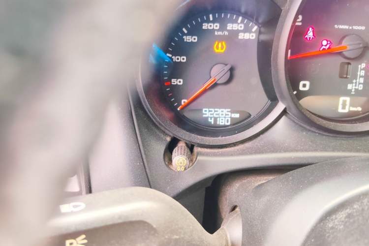 Used Porsche Macan 2018 Macan 2.0T Odometer Close Up