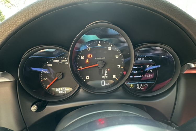 Used Porsche Macan 2018 Macan 2.0T Odometer Close Up