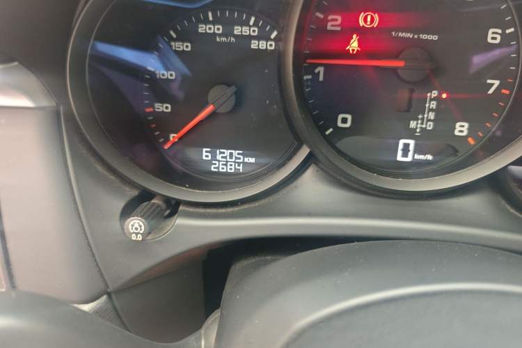 Used Porsche Macan 2018 Macan 2.0T Odometer Close Up
