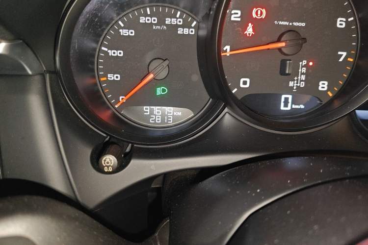 Used Porsche Macan 2018 Macan 2.0T Odometer Close Up