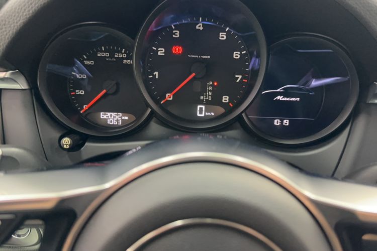 Used Porsche Macan 2018 Macan 2.0T Odometer Close Up