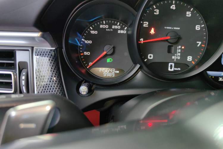Used Porsche Macan 2018 Macan 2.0T Odometer Close Up