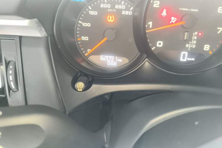 Used Porsche Macan 2018 Macan 2.0T Odometer Close Up