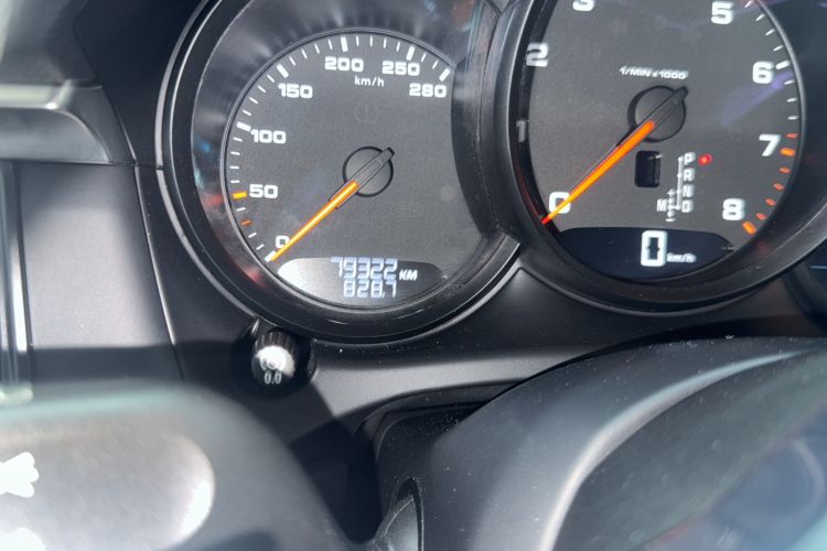Used Porsche Macan 2018 Macan 2.0T Odometer Close Up