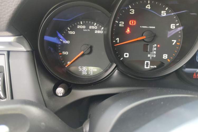 Used Porsche Macan 2018 Macan 2.0T Odometer Close Up