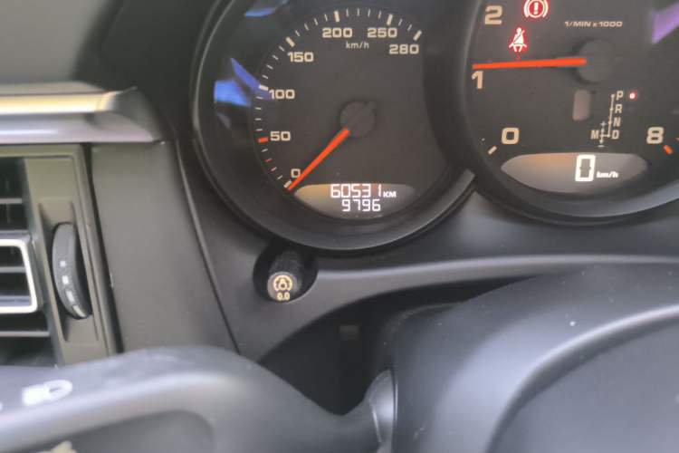 Used Porsche Macan 2018 Macan 2.0T Odometer Close Up
