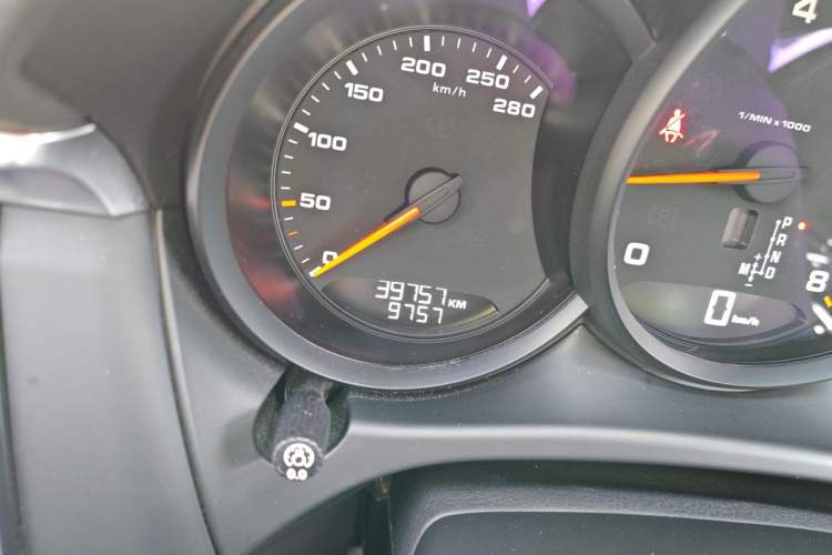 Used Porsche Macan 2018 Macan 2.0T Odometer Close Up