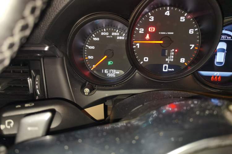 Used Porsche Macan 2018 Macan 2.0T Odometer Close Up