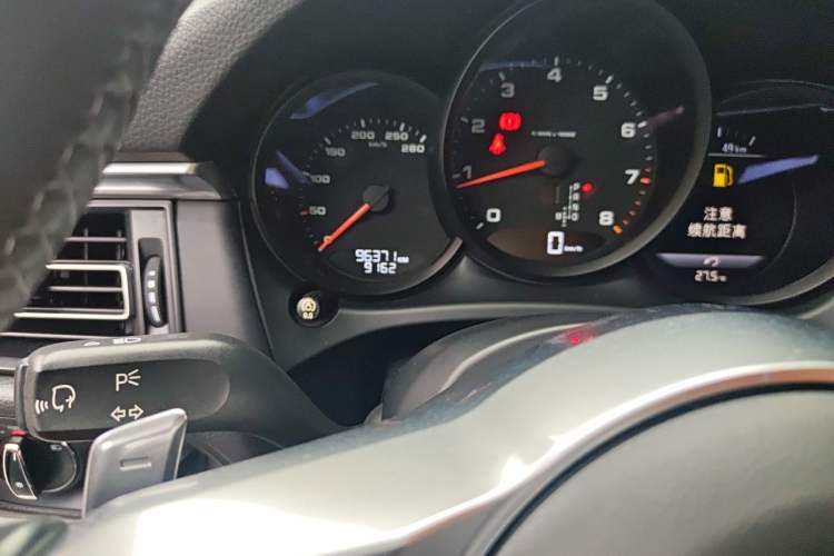 Used Porsche Macan 2018 Macan 2.0T Odometer Close Up