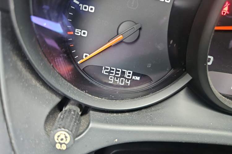 Used Porsche Macan 2018 Macan 2.0T Odometer Close Up