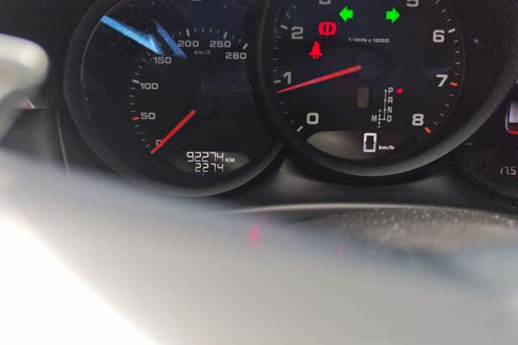 Used Porsche Macan 2018 Macan 2.0T Odometer Close Up