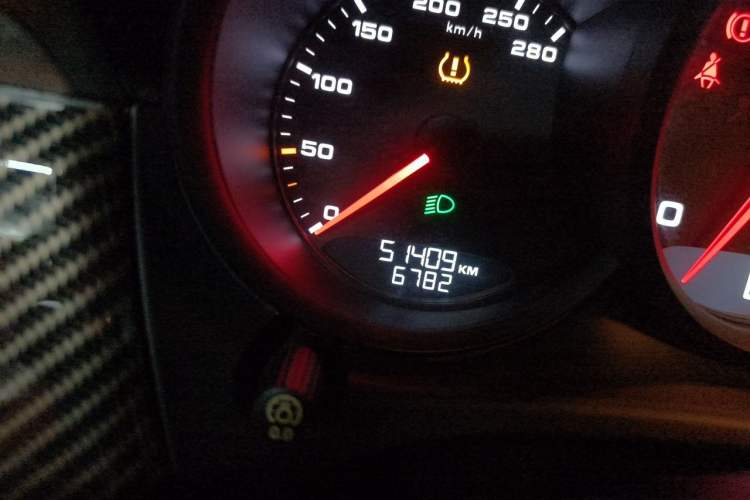 Used Porsche Macan 2018 Macan 2.0T Odometer Close Up