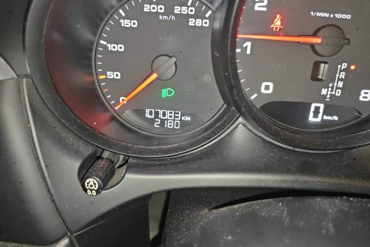 Used Porsche Macan 2018 Macan 2.0T Odometer Close Up