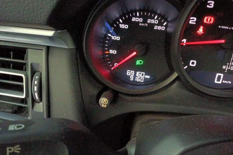 Used Porsche Macan 2018 Macan 2.0T Odometer Close Up