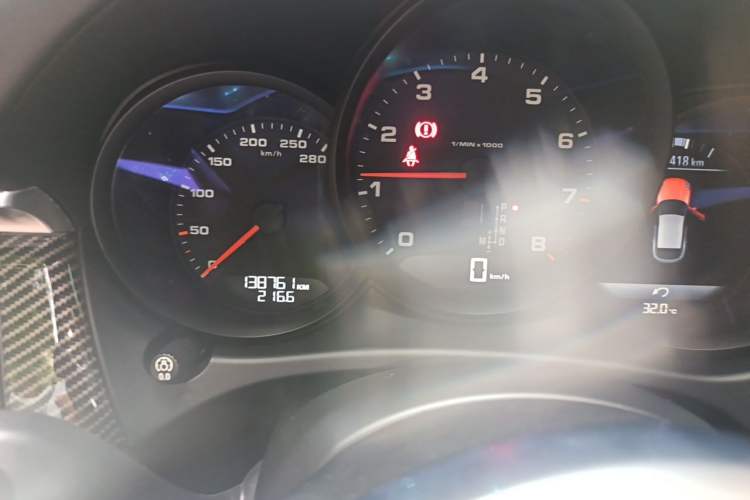 Used Porsche Macan 2018 Macan 2.0T Odometer Close Up