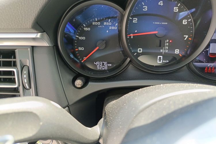Used Porsche Macan 2018 Macan 2.0T Odometer Close Up