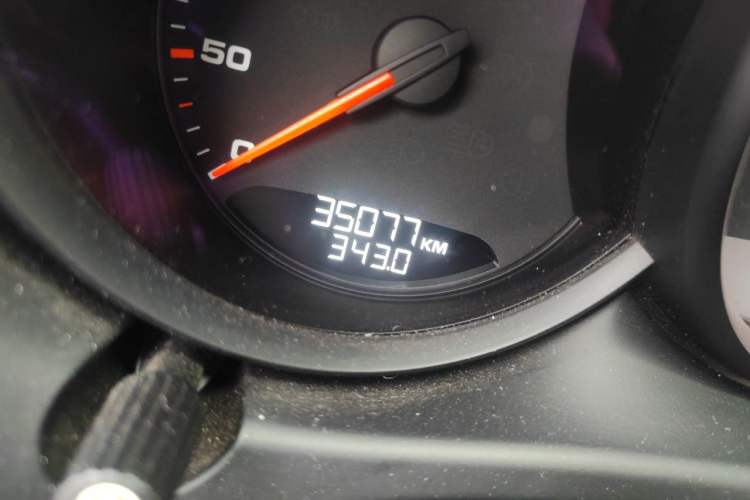 Used Porsche Macan 2018 Macan 2.0T Odometer Close Up