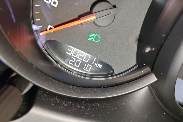 Used Porsche Macan 2018 Macan 2.0T Odometer Close Up